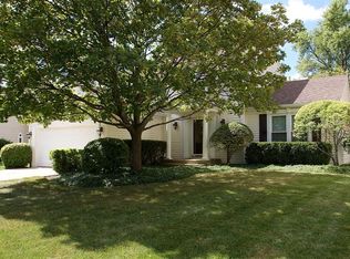 37 Woodridge Ln, Buffalo Grove, IL