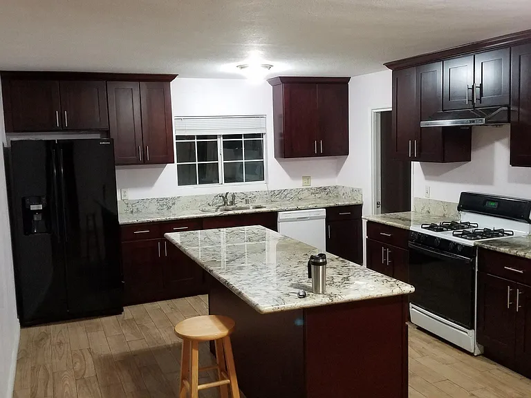 721 N Mountain View St — Photo 5