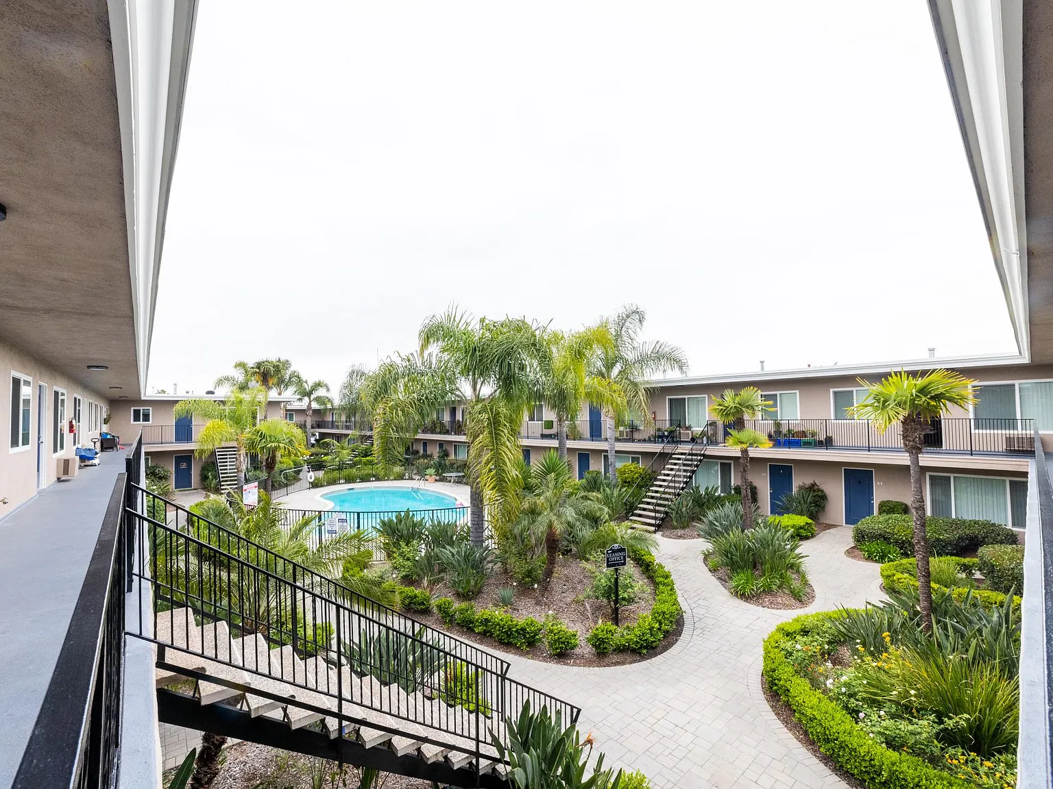 Palm Court — Photo 3
