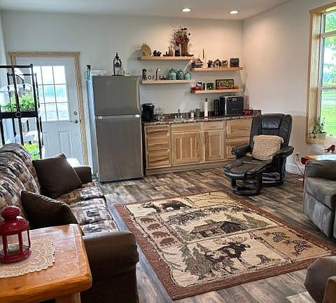 4th image of 70041 350th St