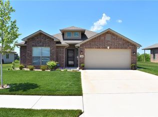 7520 Arapahoe Dr, Shawnee, KS 66227