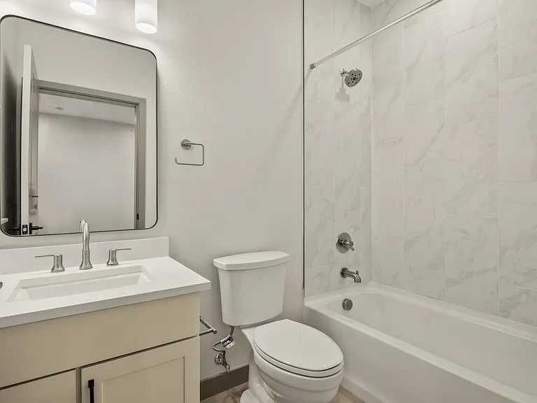 2nd bedroom attached full bathroom with shower/tub combo