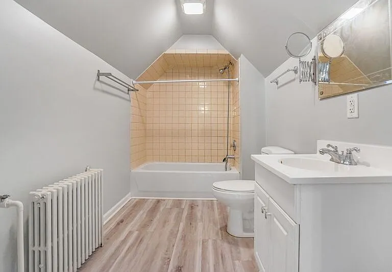 1122 Caroline St #4 — Photo 2
