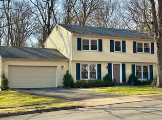 1513 Hiddenbrook Dr, Herndon, VA