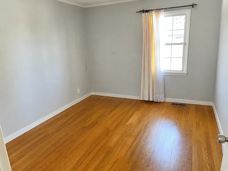 315 Juanita Ave — Photo 2