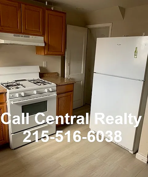 2240 Larue St — Photo 3