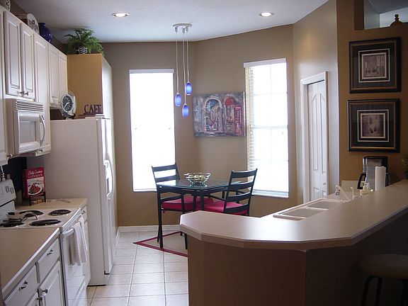 3rd image of 10014 Bucklin St