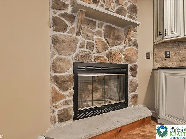 284 Walker Rd — Photo 46