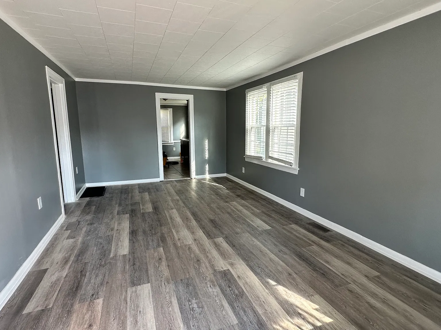 2 bed, 698 sqft, $1,300 — Photo 3