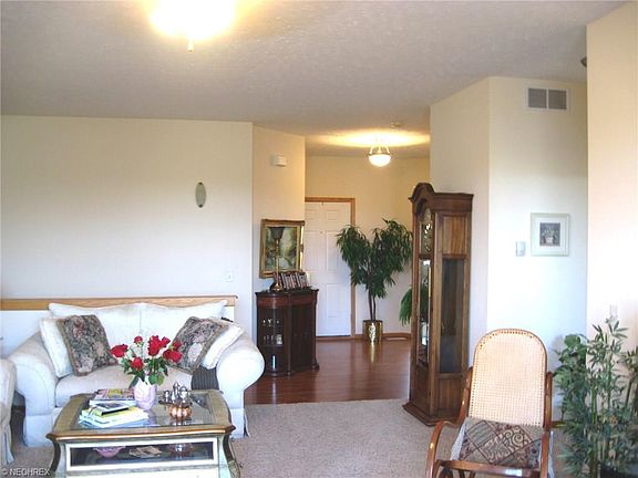 3rd image of 6223 Hollow Ln