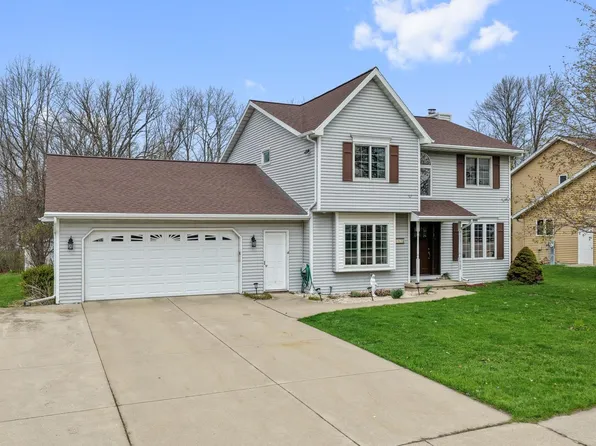 1968 Emerald Dr, Green Bay, WI 54311