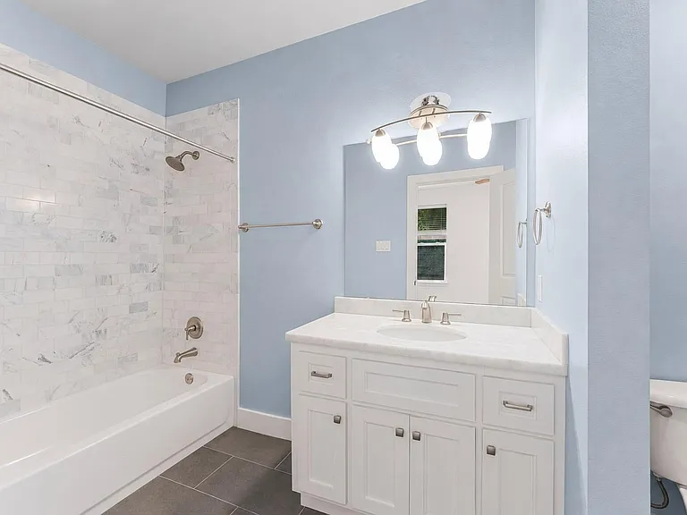1121 Moy St — Photo 5
