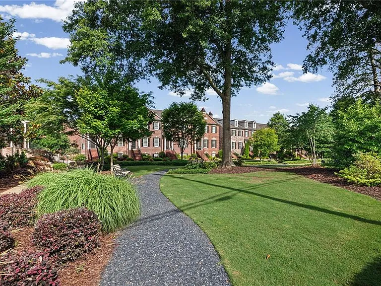 335 Rose Garden Ln — Photo 32