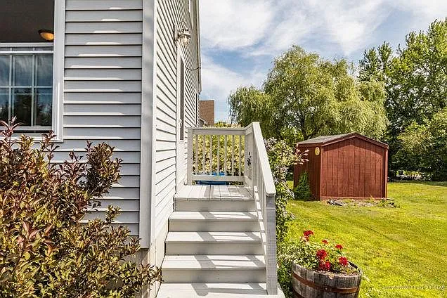 5 Eastman Ave — Photo 27