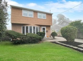 65 Bayview Ave, Bayport, NY 11705