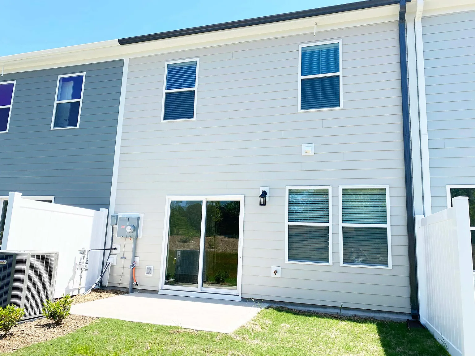 3 bed, 2.5 bath, 1641 sqft, $1,890 — Photo 4