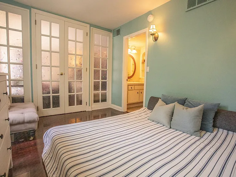 10966 Rochester Ave #2F — Photo 12