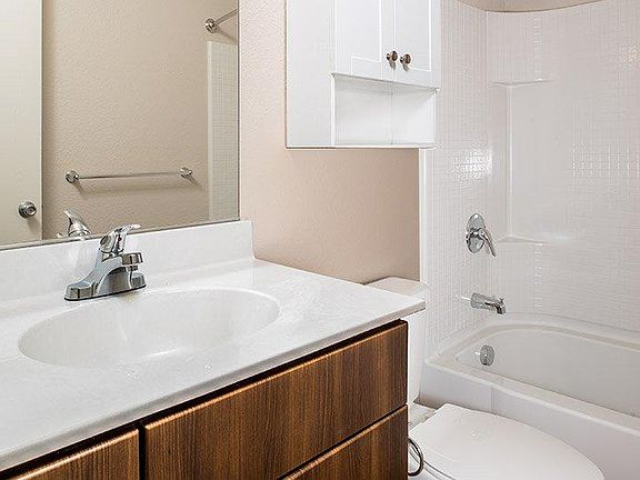 3rd image of 658 Hickey Blvd #3