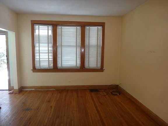 3rd image of 2312 S 60th Ct