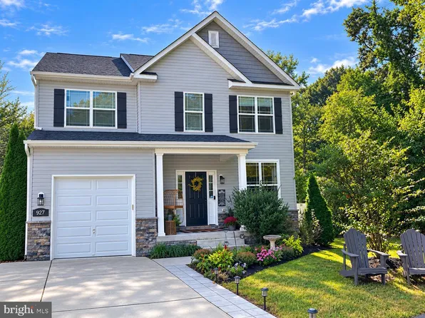 927 Windflower Ln, Severn, MD 21144