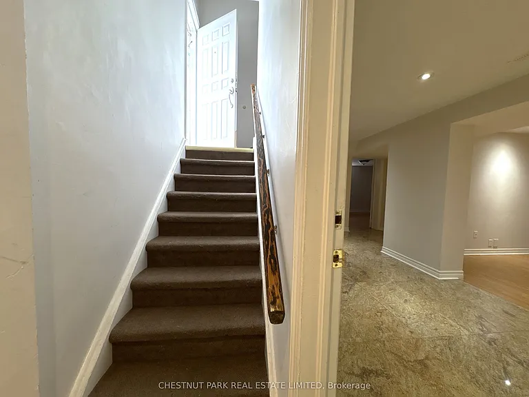 93 Surrey Ave — Photo 3