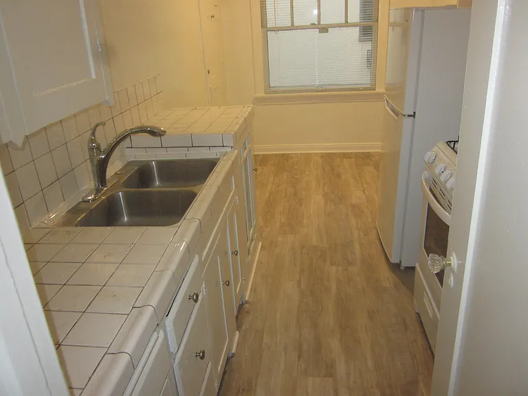 808 N Detroit St #1/2 — Photo 7
