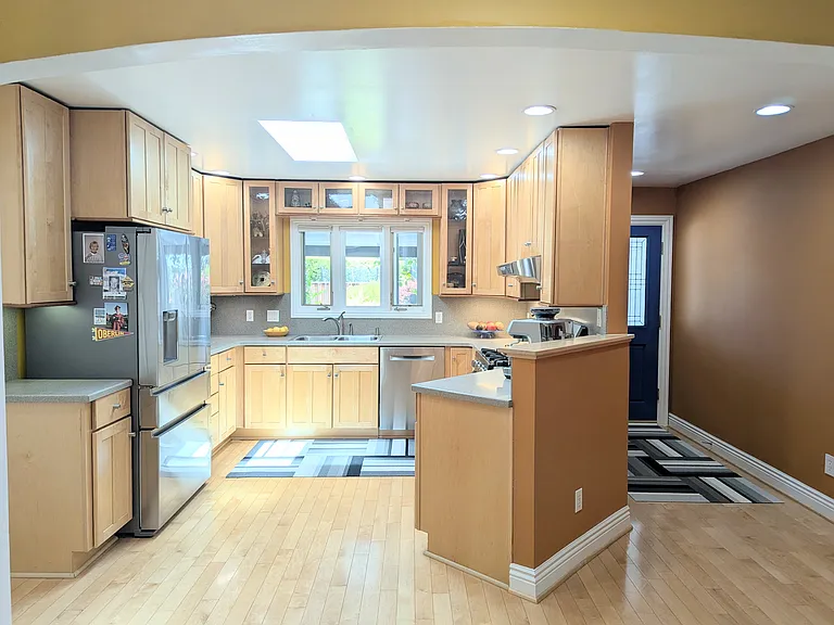 219 Okeefe St — Photo 6