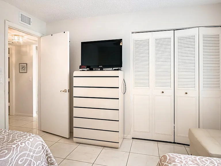 6650 Oriole Blvd #1030 — Photo 28