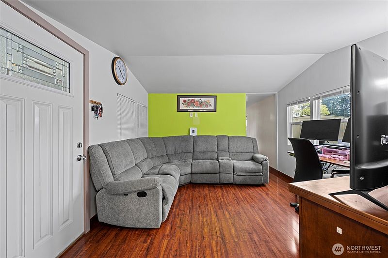 5th image of 4425 Meridian Avenue N #28