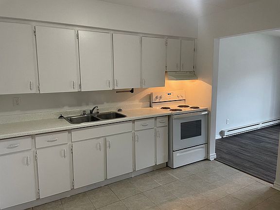 2nd image of 9055 Wyandotte St E