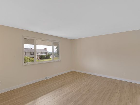 4th image of 219 Darlan Hill Dr