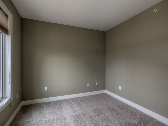 4th image of 739 Riverfront Dr #9