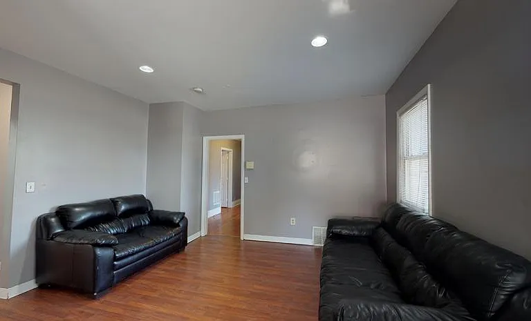 201 Comstock Ave #1R — Photo 1