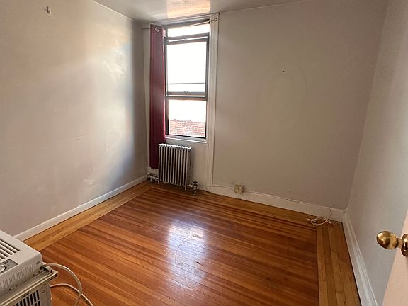 4th image of 234 E 236th St #2