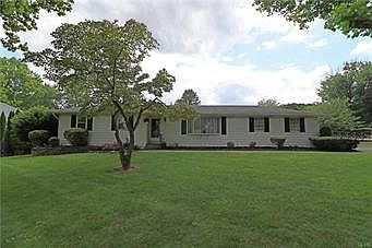 1st image of 221 Applewood Dr