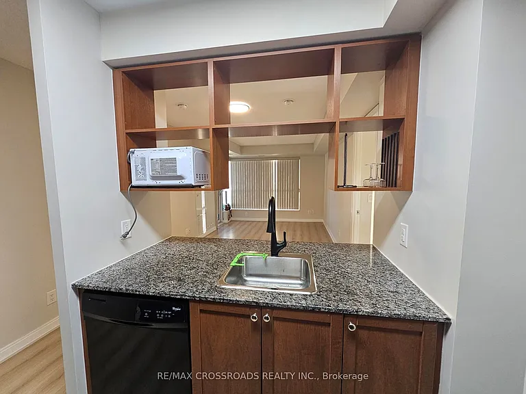 151 Village Green Sq #506 — Photo 17