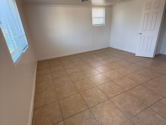 4th image of 9205 E 32nd Pl