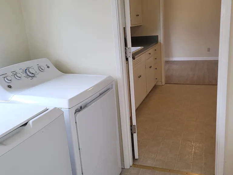 1585 Bogart Ln — Photo 13