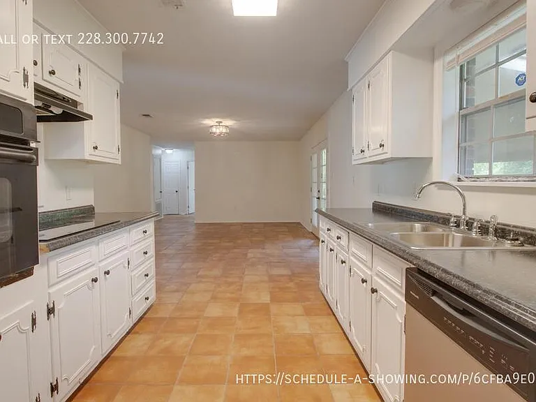 107 Deanna St — Photo 4