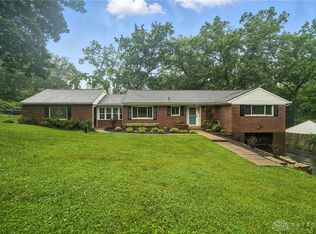 945 Oakland Dr, Beavercreek, OH 45434