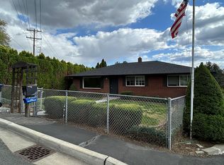 702 W Cherry Ave, Selah, WA 98942