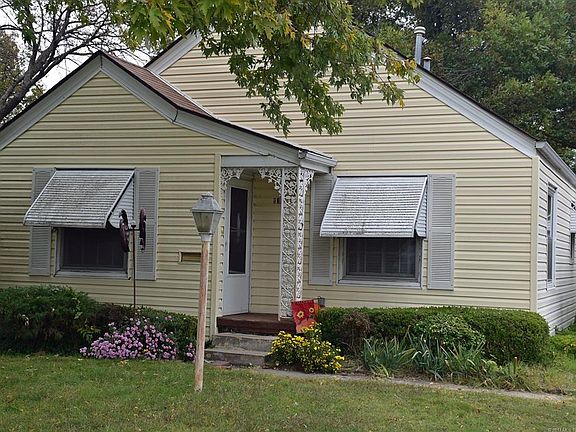 3rd image of 135 N College Ave