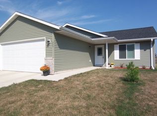 935 Deer Ln, Brookings, SD 57006