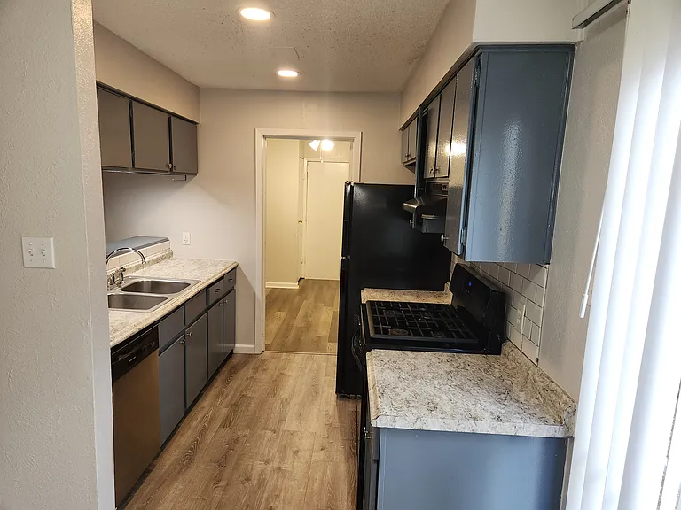 2 bedroom duplex, kitchen