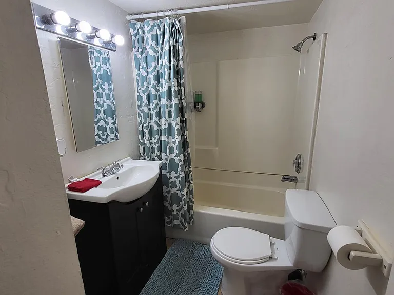 712 E Pierce St #3 — Photo 7
