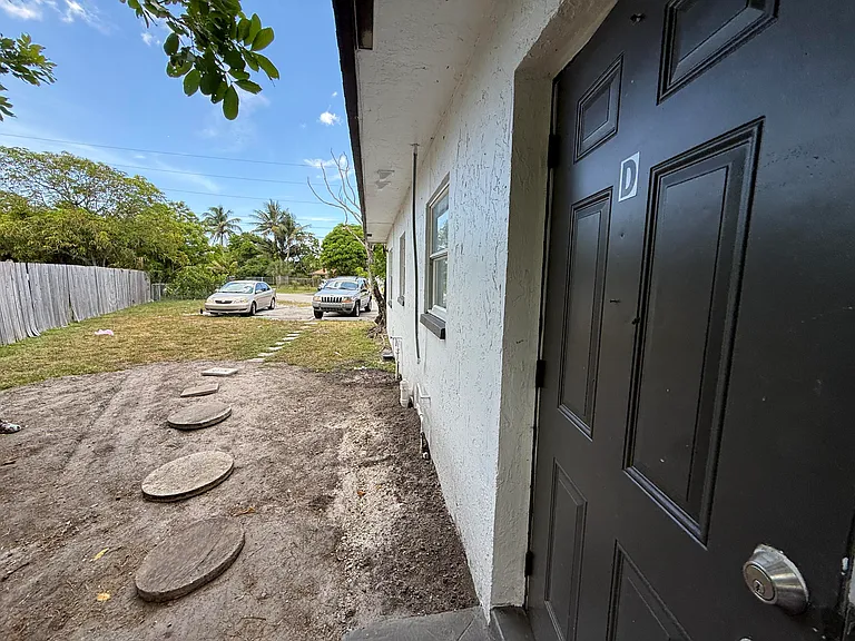 1941 NW 14th Ave #D — Photo 6