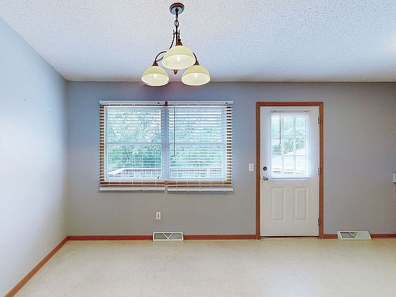 4th image of 908 Tressa St