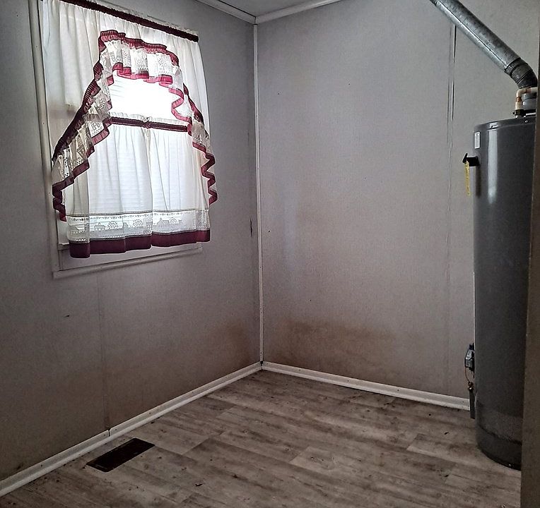 2nd image of 832 Madison St