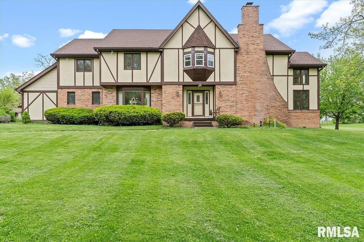 9068 Old Indian Trl, Chatham, IL 62629 | Zillow