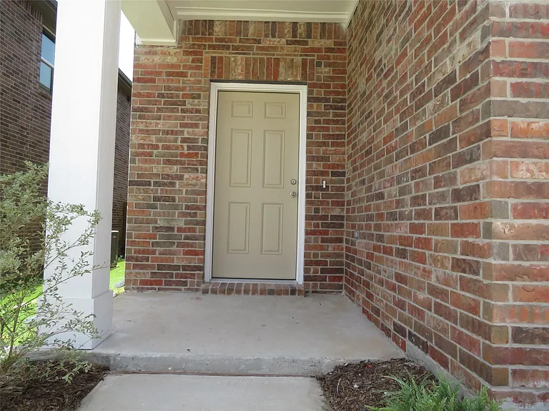 611 Delaware Ave — Photo 3